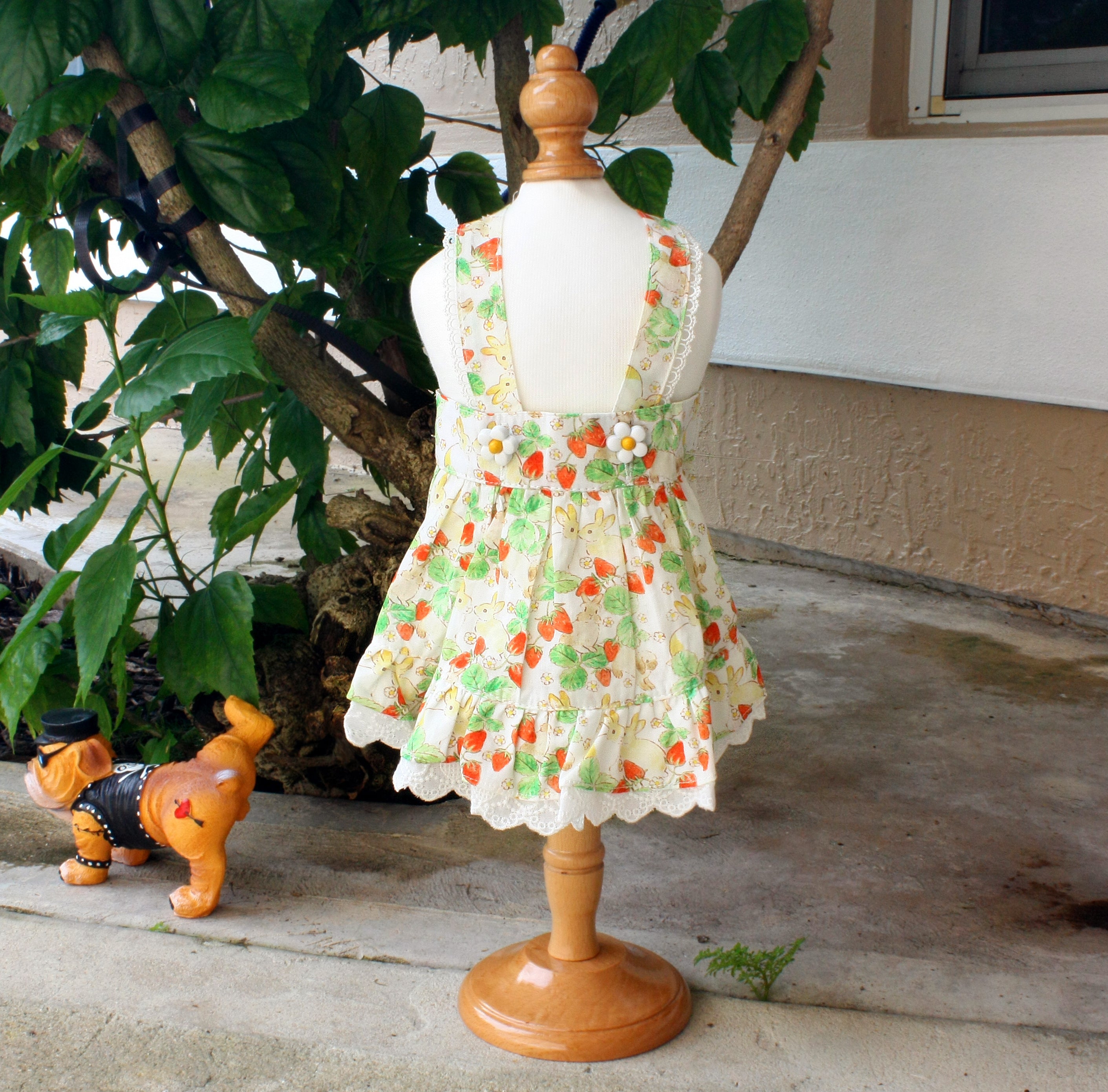 {{product_title}} - Cookies Wagging Friends Boutique