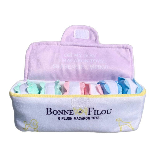 Lilac plush pouch macaron toy set with Bonne Filou logo and pastel squeaky macarons.